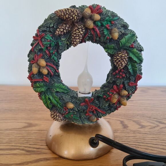 Vintage Holiday Wreath Tabletop Mantle Entryway Light - Festive Christmas Decor - Picture 4 of 10